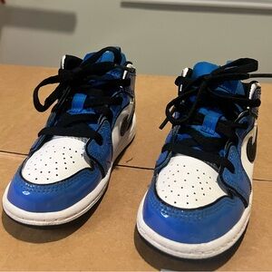 Jordan 1 Toddler Blue and White Sneakers
